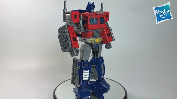 Power Of The Primes Leader Class Optimus Video Gives Detailed In Hand Look With Screencaps 39 (39 of 49)